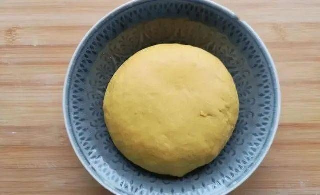 面团|自从学会它，再也不想买面包，平底锅就能做，暄软可口，越嚼越香