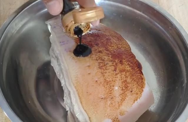 家里来客人了,来到硬菜“梅菜扣肉”,做法简单,香酥软烂