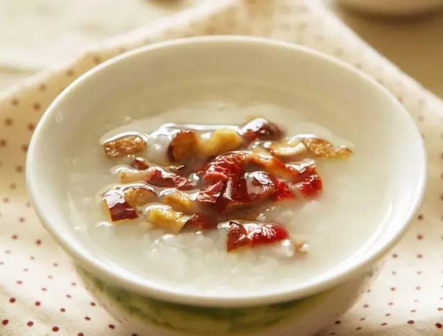 用苹果做的美味，果香浓郁颜值高，制作简单好看又解馋