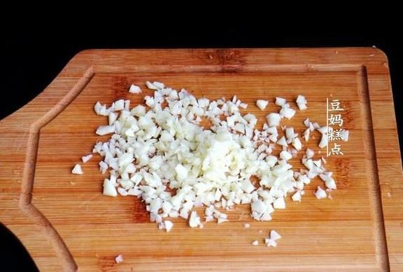 鲜嫩|热天，遇到此菜我必买，简单一拌，鲜嫩营养，很多人却不知道