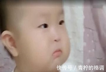 雪妮|爸爸偷偷吃雪糕,宝宝发现之后,小表情太萌了,真是可爱