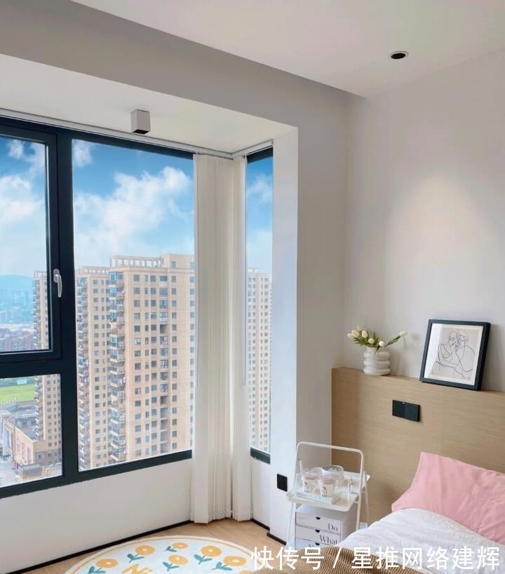 晾衣杆|年轻小夫妻的“穷装”新家，干净整洁，网友：“越简单，越幸福”