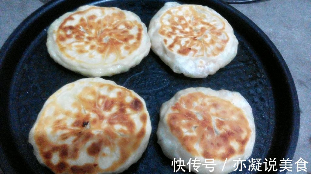 在家制作青椒火腿馅饼，味道鲜美，营养健康