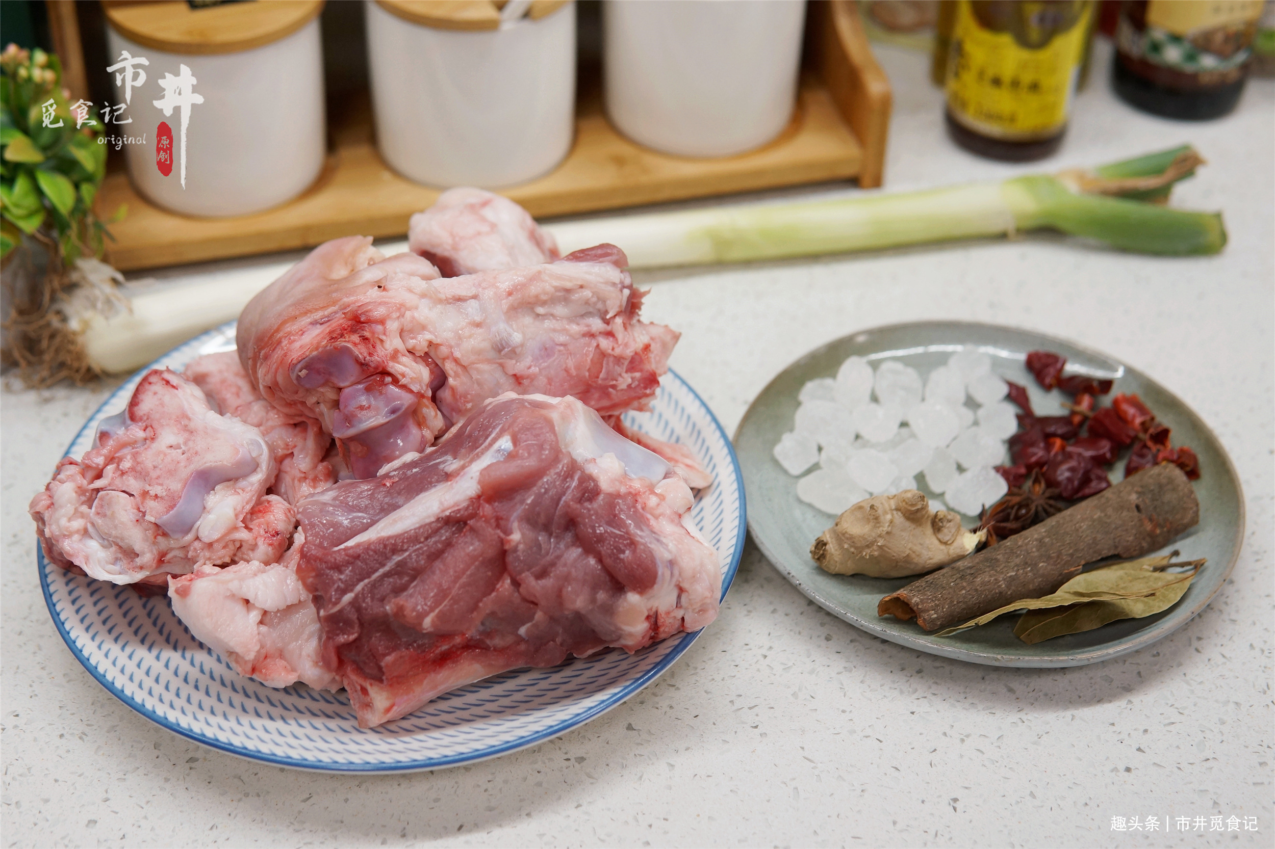 入秋贴秋膘，猪肉排骨靠边站，会吃大骨头才过瘾，花钱不多还解馋