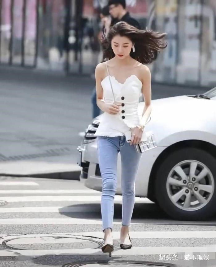 “饺子皮”上衣,小姑娘穿出了满满的时尚感