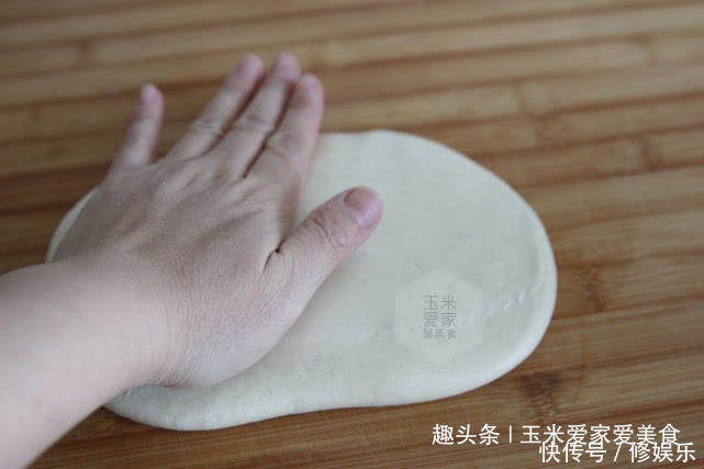 早餐店油条配方，个个空心酥脆，学会了在家做，想吃油条不用买