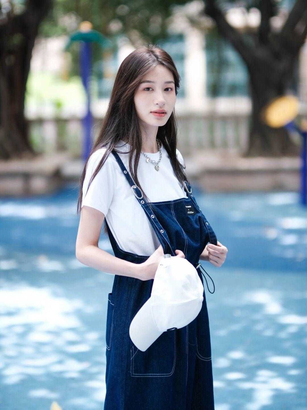 t恤|30+的女生建议多尝试优雅风，针织衫搭配高腰A字半身裙，高级减龄