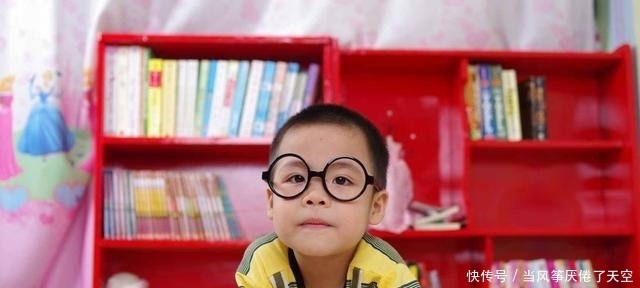 睡觉|孩子睡觉后常做这4个举动,暗示大脑“发育高”,更易成为小学神