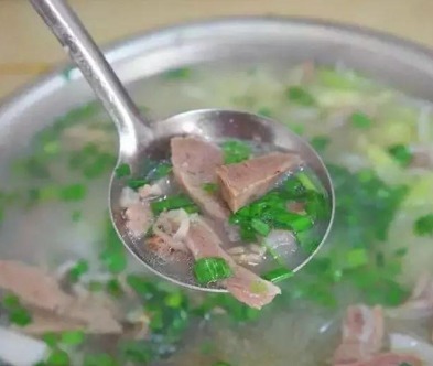 炖羊肉汤,别放太多料,只需2样,牢记4点,羊汤香浓又美味