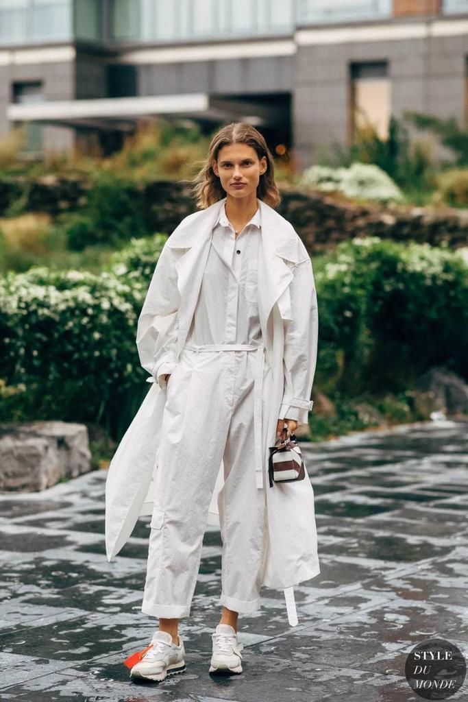  纸袋裤|别老穿阔腿裤了，今年秋冬这4条裤子最流行！