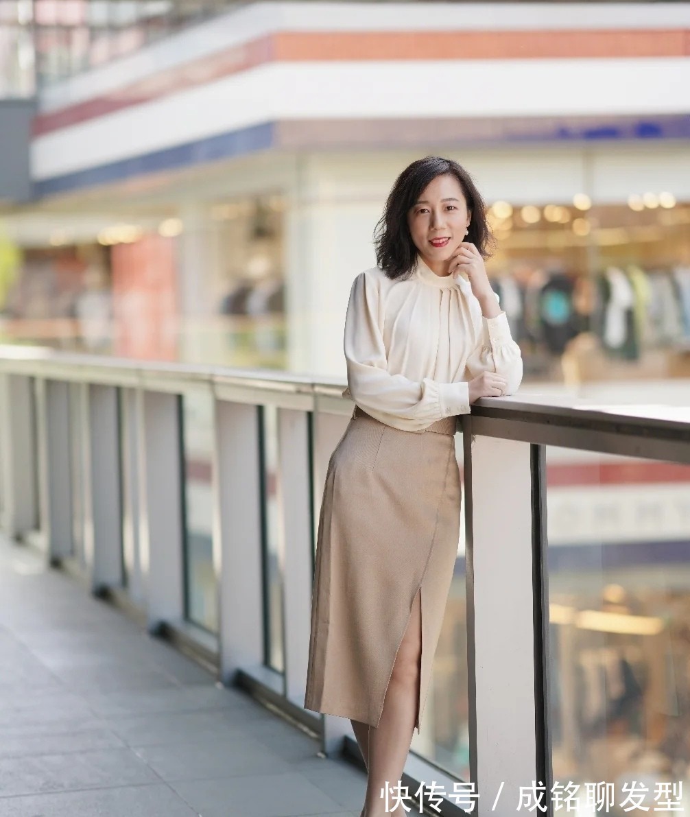 衣柜|中年女人穿衣要“简而精”,学学这位博主的穿搭,优雅知性有品位