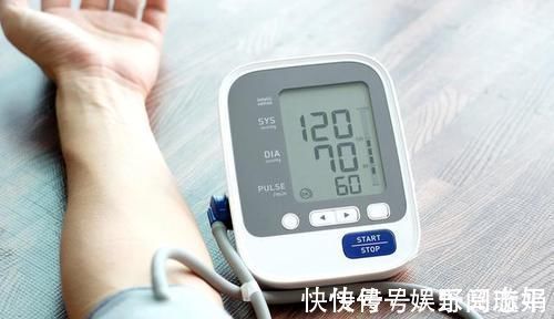 高血压|红茶与绿茶哪个更适合高血压?这样喝茶大错特错!毁肾、更毁血管