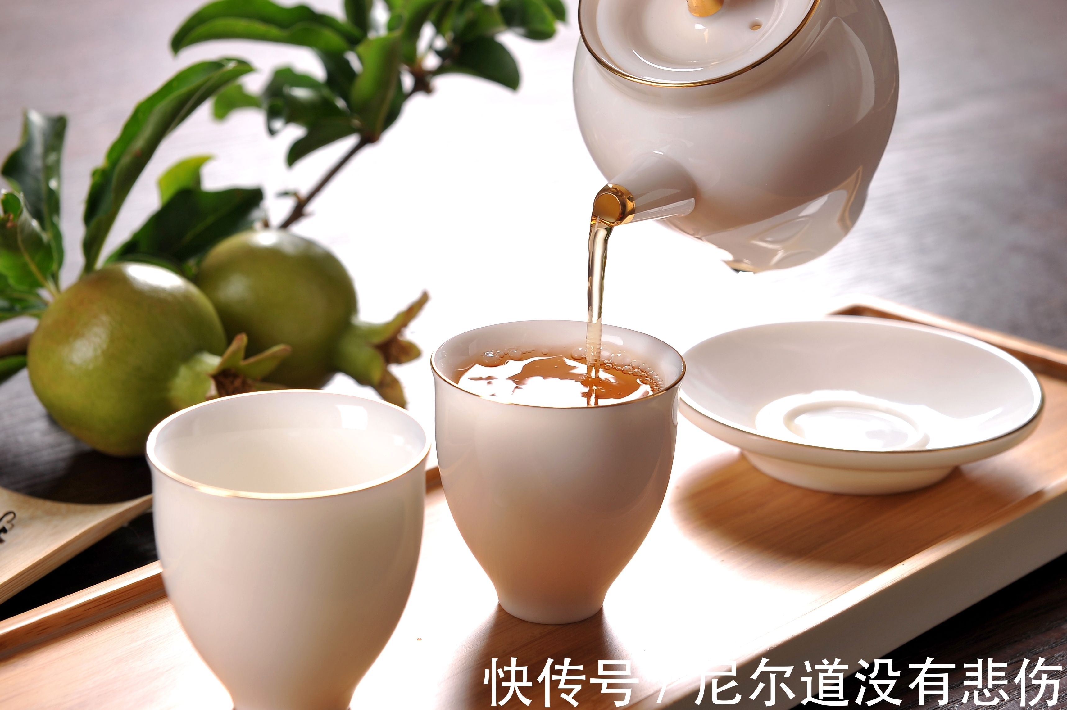 白开水|喝茶水好还是喝白开水好？