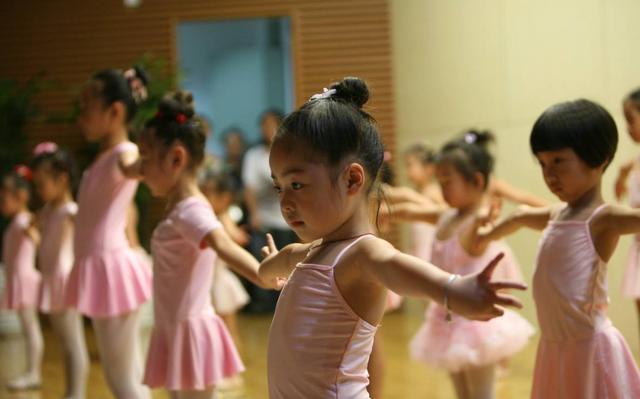 零花钱|儿子是建行,女儿是招行多数人都想错了,如今社会得反着来