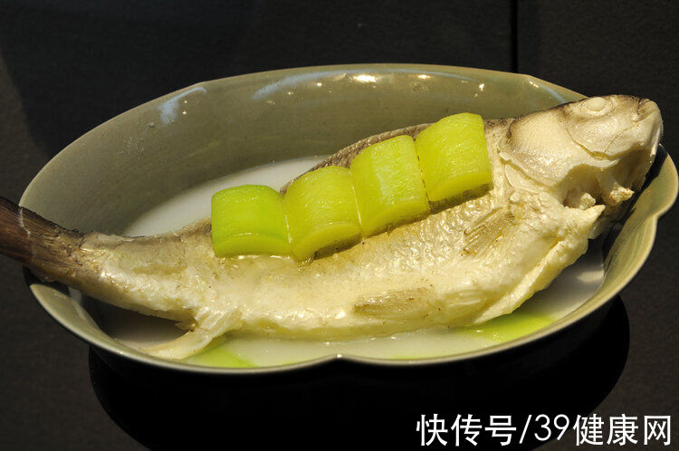 鱼汤|汤的营养比肉高？乳白色汤更滋补？实验检测了4种汤，告诉你真相