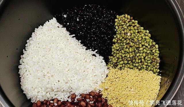 比黄磊老师做法还简单的东北粘豆包,1不和面2不放糖,软糯香甜!