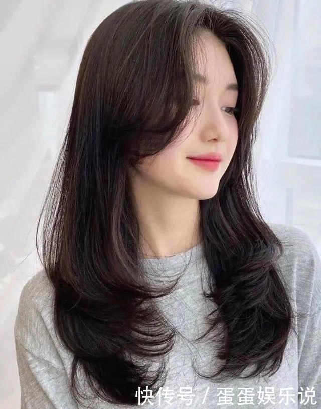 锁骨|女人年纪越大,头发就要越短?30岁以上经常短发的女人,活该显老