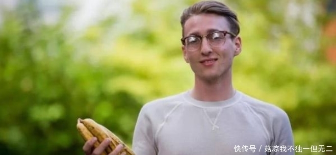 每周|英国小伙把香蕉当主食,不听医生的劝告,每周吃掉150根香蕉!