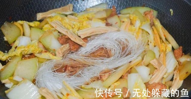 家常|河南大烩菜的家常做法,有菜有肉,做一大锅都不够吃,食材特简单!