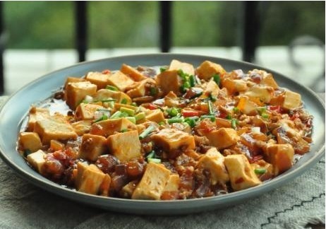 红烧豆腐时，有人先煎有人直接炖，教你正确做法，豆腐更入味