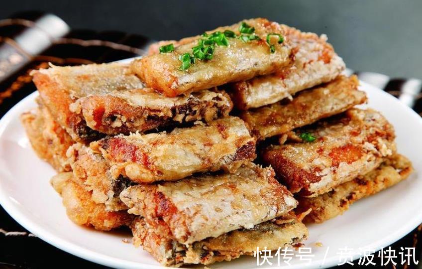炸带鱼,挂面糊还是裹面粉很多人都搞错,难怪不酥脆,还会回软