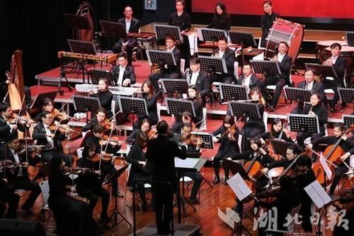  交响曲|奏响英雄城市的激情 大型交响曲《浴火重生》高校巡演激荡学子心灵