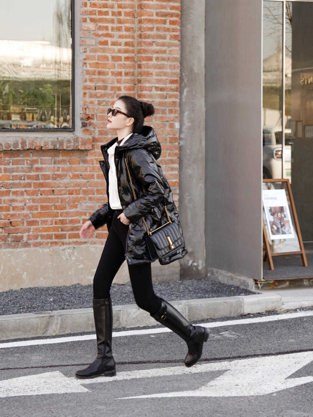 长筒靴 长筒靴不好驾驭?可以参考潮人的穿搭示范,优雅显腿长