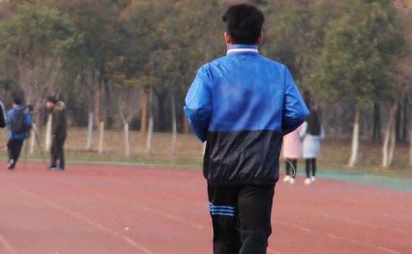 跟着我一起|跑完5公里,配速多少算达标?年龄不同,标准也不同,自测看看