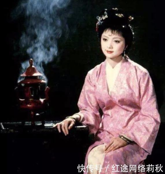 四大家族|薛家给贾珍送了一件珍贵礼物,却给四大家族都带来了潜在的灾祸