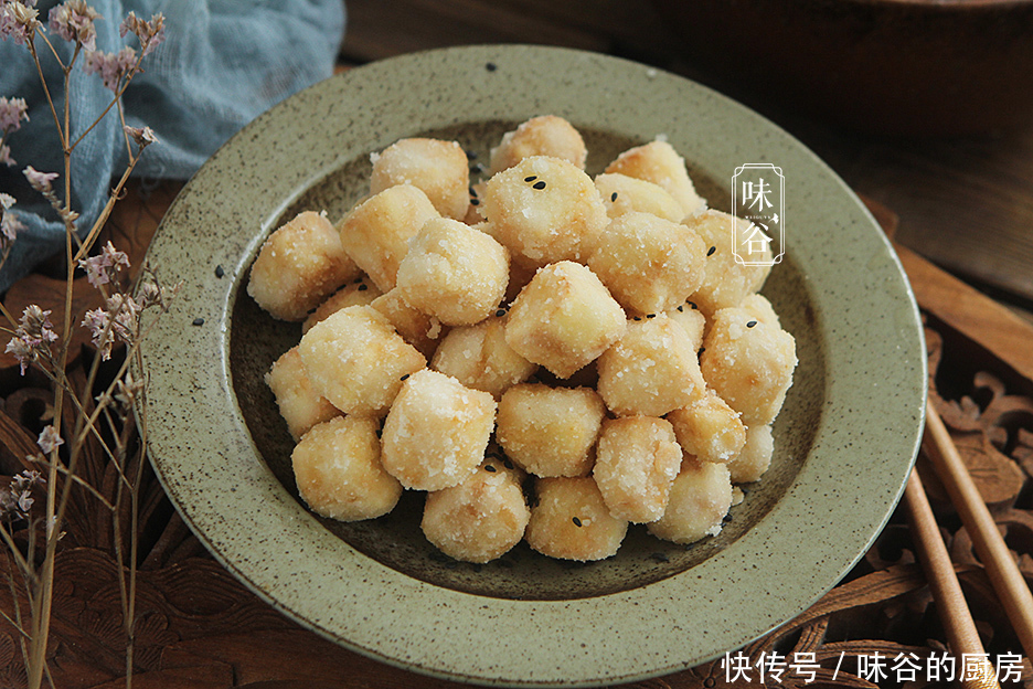 冬天,我家山药喜欢这样吃,外酥里嫩越嚼越香,孩子馋得流口水