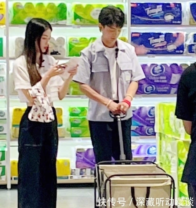 小伙子|《中餐厅5》分工合作,周也丁真去买菜,28岁小伙子龚俊当大厨