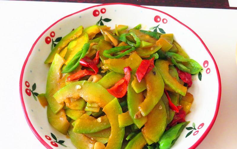 冬天夫妻俩的午餐这样吃,两道菜两主食,晒给朋友,称赞健康饮食