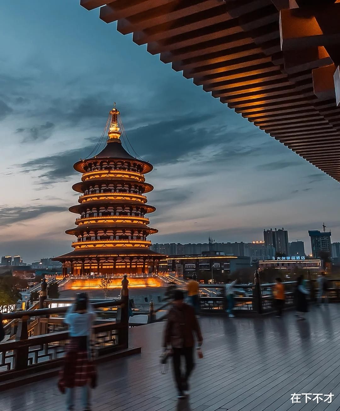 洛阳有多古香古色？让你一秒梦回大唐盛景，夜游景色更迷人