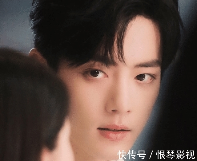 肖戰晚上放風箏,工作室發9宮格帥照,網友:期待一個vlog!