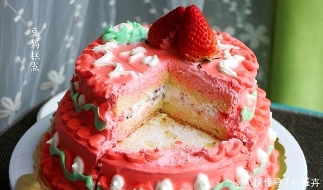 戚风蛋糕|不用牛奶，这蛋糕我家一周至少做2次，配方太好用了~