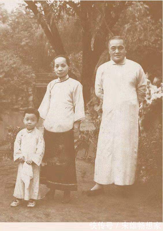 张嘉铸$徐志摩死后,陆小曼的存折连续18年每月打进300元,谁在供养她