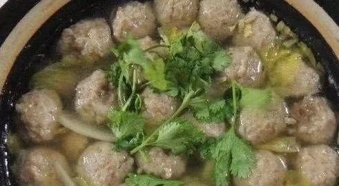 煮肉丸汤冷水下锅还是沸水下锅,第一步就做错,难怪肉丸一煮就散