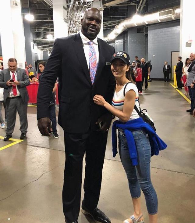 黑人|日本NBA女主播高颜值压过张曼源,好身材堪比卡戴珊,称想嫁黑人