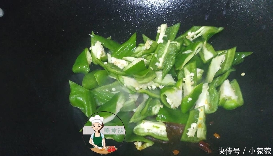 鱿鱼|一道简单的家常小炒菜,鲜香开胃,上桌准能胃口大开,做法还简单