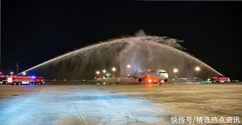 成都天府国际机场首迎国际航班 中国西南地区联通世界的“新国门”开启