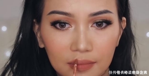 女子|奇闻:女子整容级化妆术,妆前妆后判若两人,网友:确定没换人?