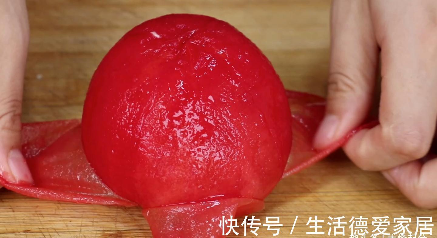 西红柿去皮,最忌开水烫,费时费力,教你2招,简单又实用