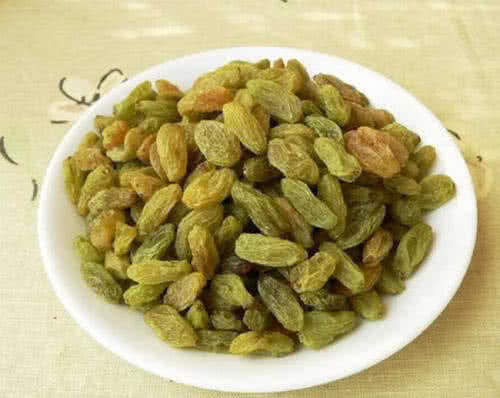 葡萄干和此物一起泡,每天一碗,排出毒素,气血足了,肝脏健康了