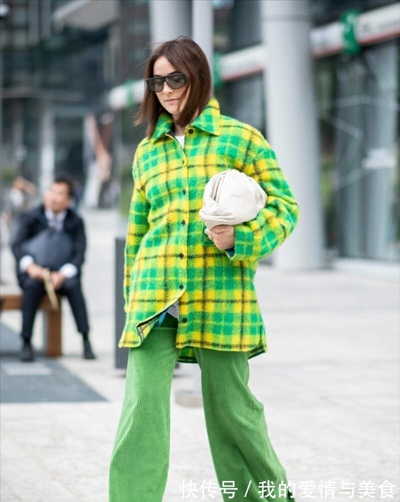时髦 今年绿色才是最火流行色,时髦好搭还吸睛,比红色更显气质