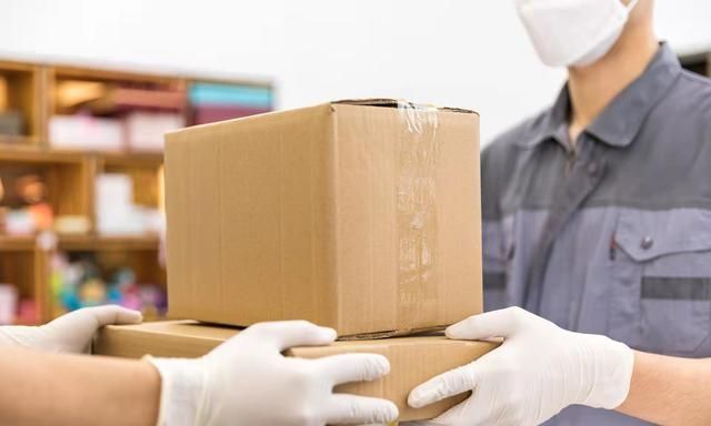 奶粉|22岁小伙靠快递代收点赚奶粉钱:全年无休,年赚31万