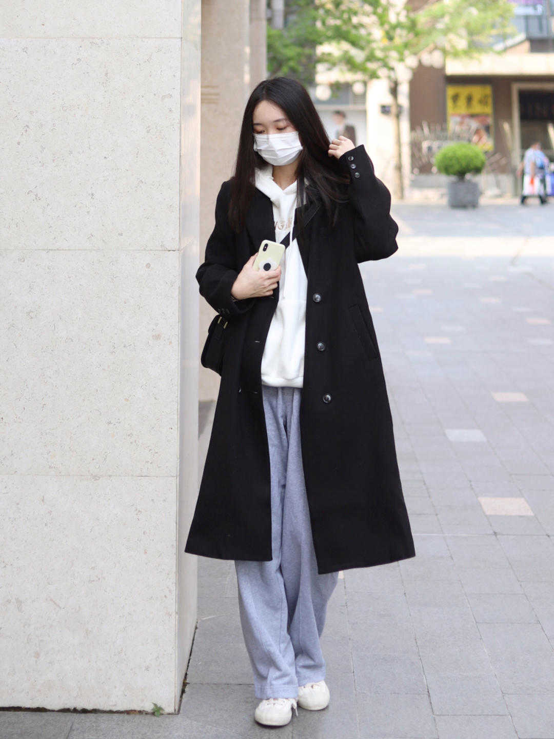 身形 初冬一定要选“大衣+卫衣”!遮肉显瘦又减龄,保暖效果还超赞