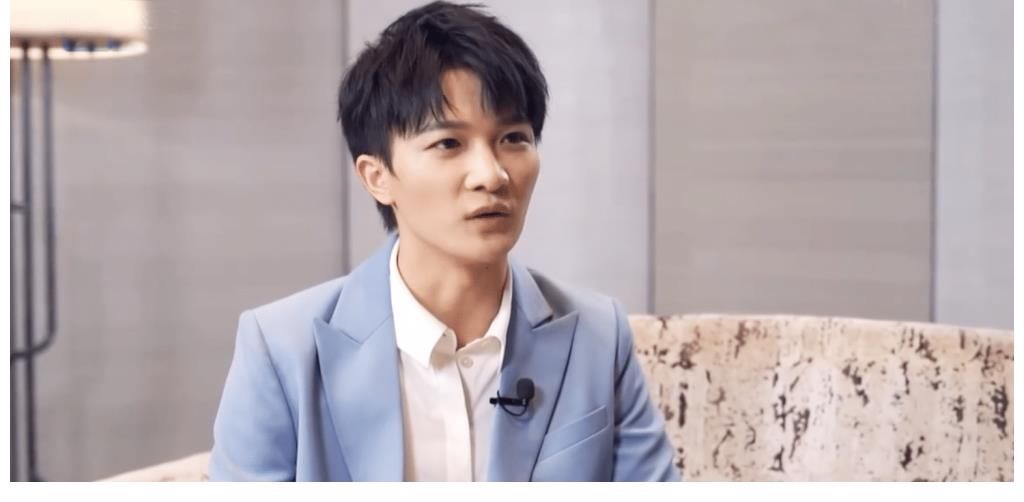 节目组|中国好声音:周深被节目组硬cue,3位导师按剧本扯关系,那英还踩一脚