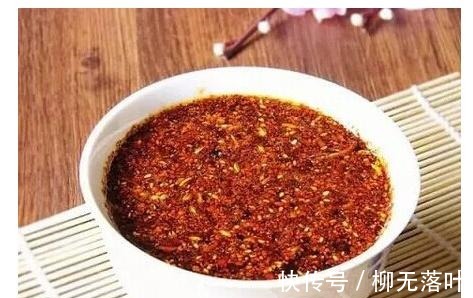 秘制辣椒油的做法,学会这样做,色泽红亮味道香,可辣可不辣!