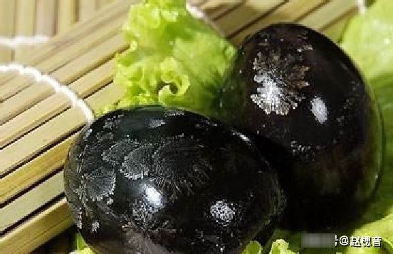 皮蛋总是切不好？酒店大厨教你3招，不碎不粘刀，好吃又好看！