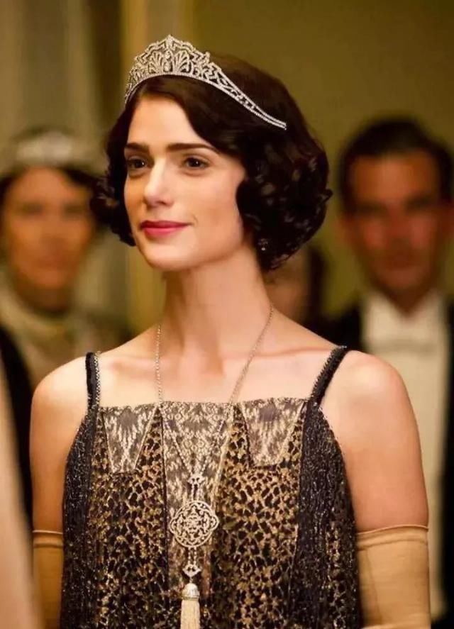 “冠冕”与“皇冠”有什么不同28顶古董冠冕，讲述欧洲贵族头顶上的百年奢华